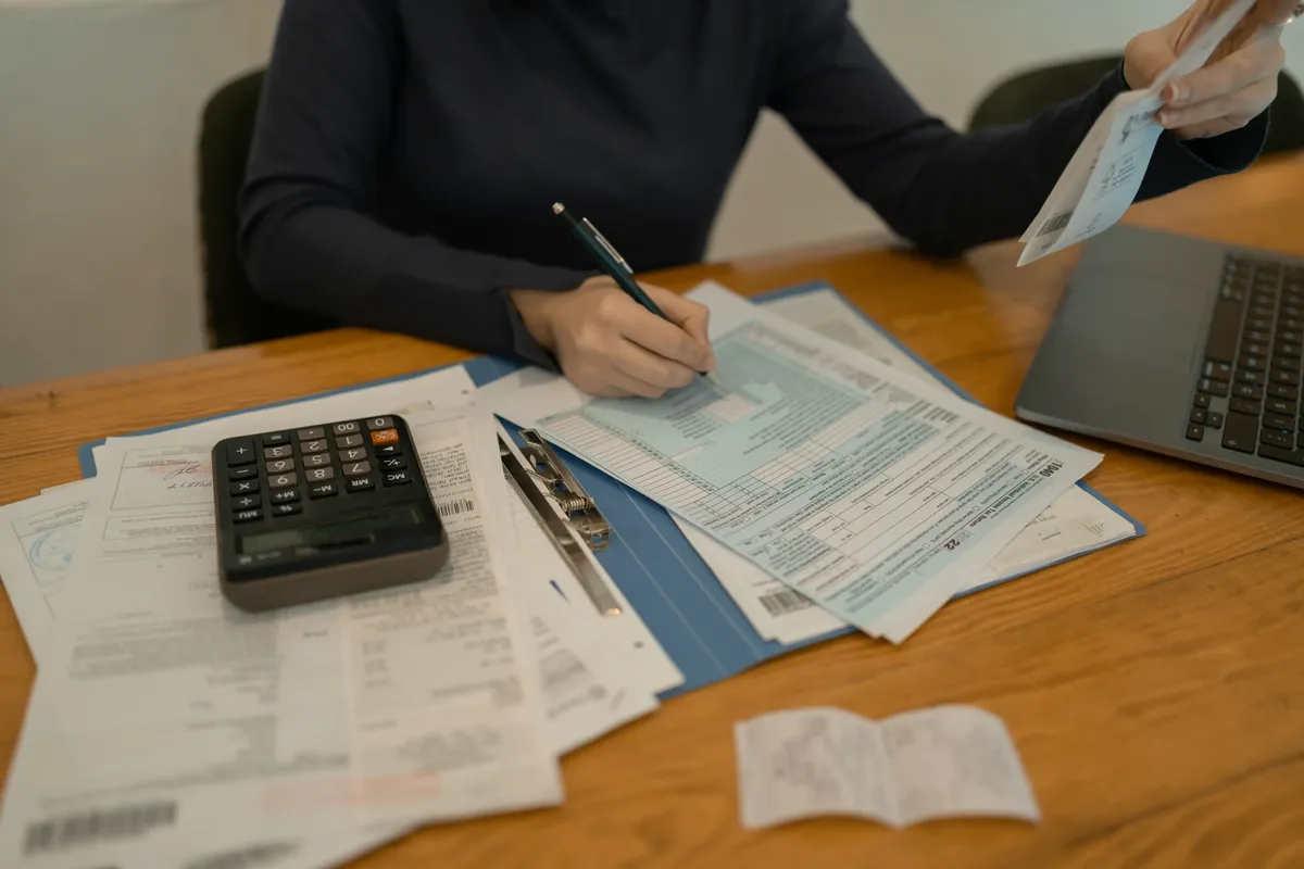 Person completing SSI benefits paperwork